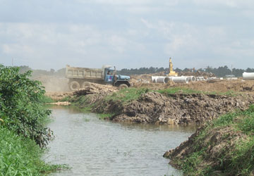 KCN “khóc” vì chờ cưỡng chế giao đất